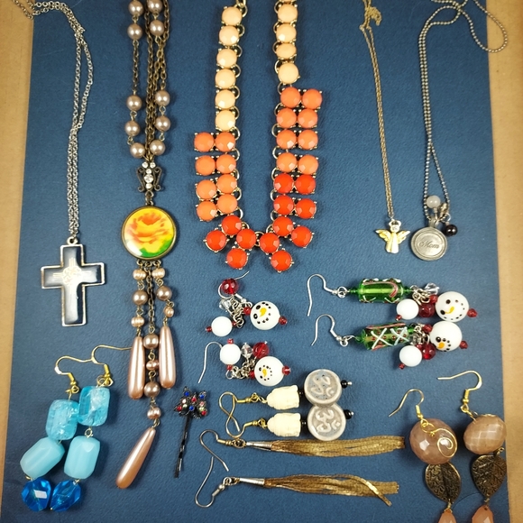 Assorted Jewelry Lot - Picture 10 of 16